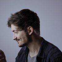 男女性生活视频 苏可棠编辑的插画风格头像，手绘线条勾勒的侧脸轮廓与暖色背景